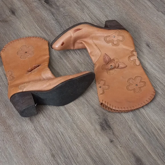 Beautiful Hand Crafted floral Western Boots - Picture 1 of 13